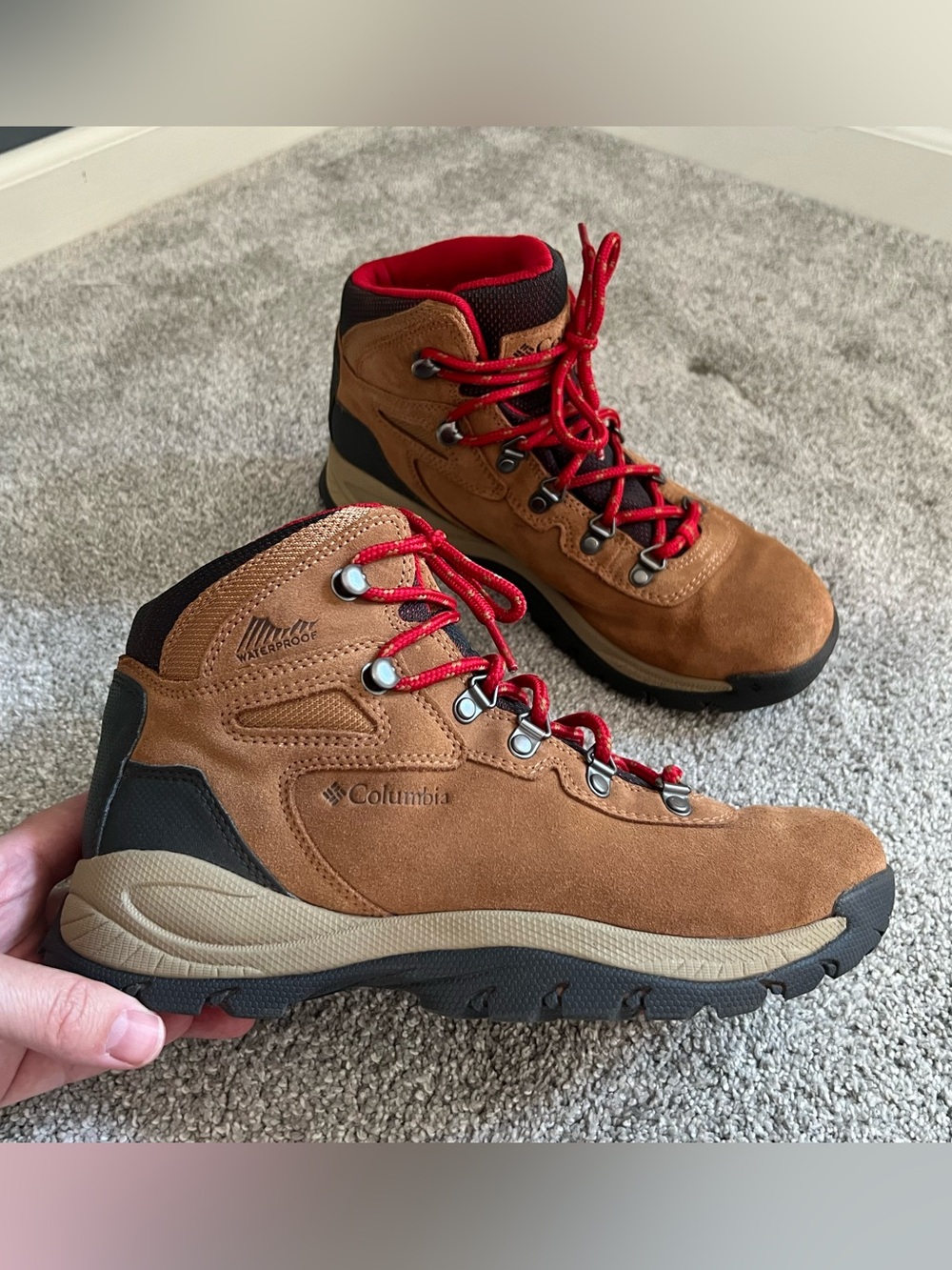 Columbia Newton Ridge Plus Women’s Size 8.5 Waterproof Hiking Mid Boots Elk Red